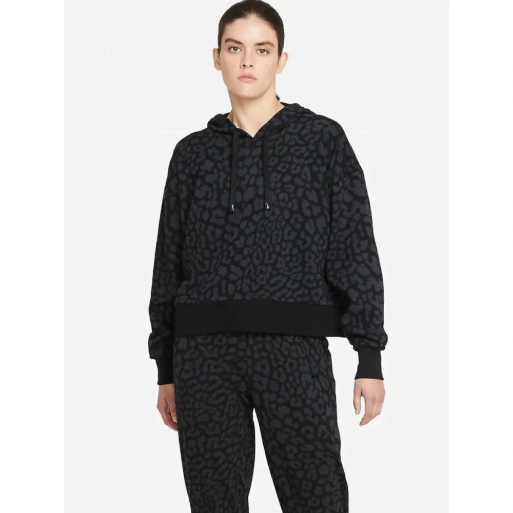 Nike Women’s Blue Leopard Print Cropped Hoodie Size‎ Medium